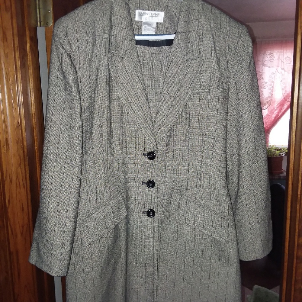 Larry Levine Classic Gray 2 piece pinstripe suit.